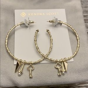 Kendra Scott Shiloh hoop Earrings in Gold Metal